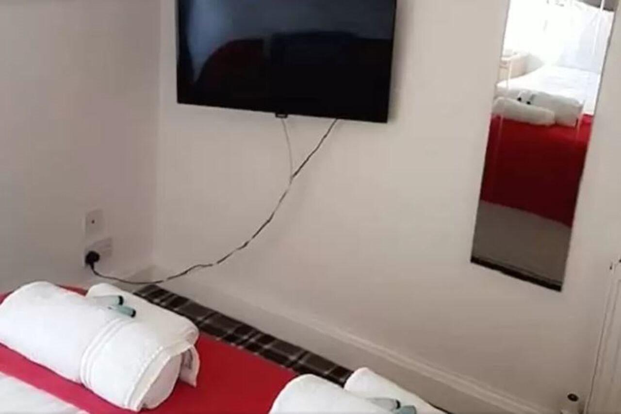 Oyo Gothenburg Hotel Дънфърмлин Екстериор снимка
